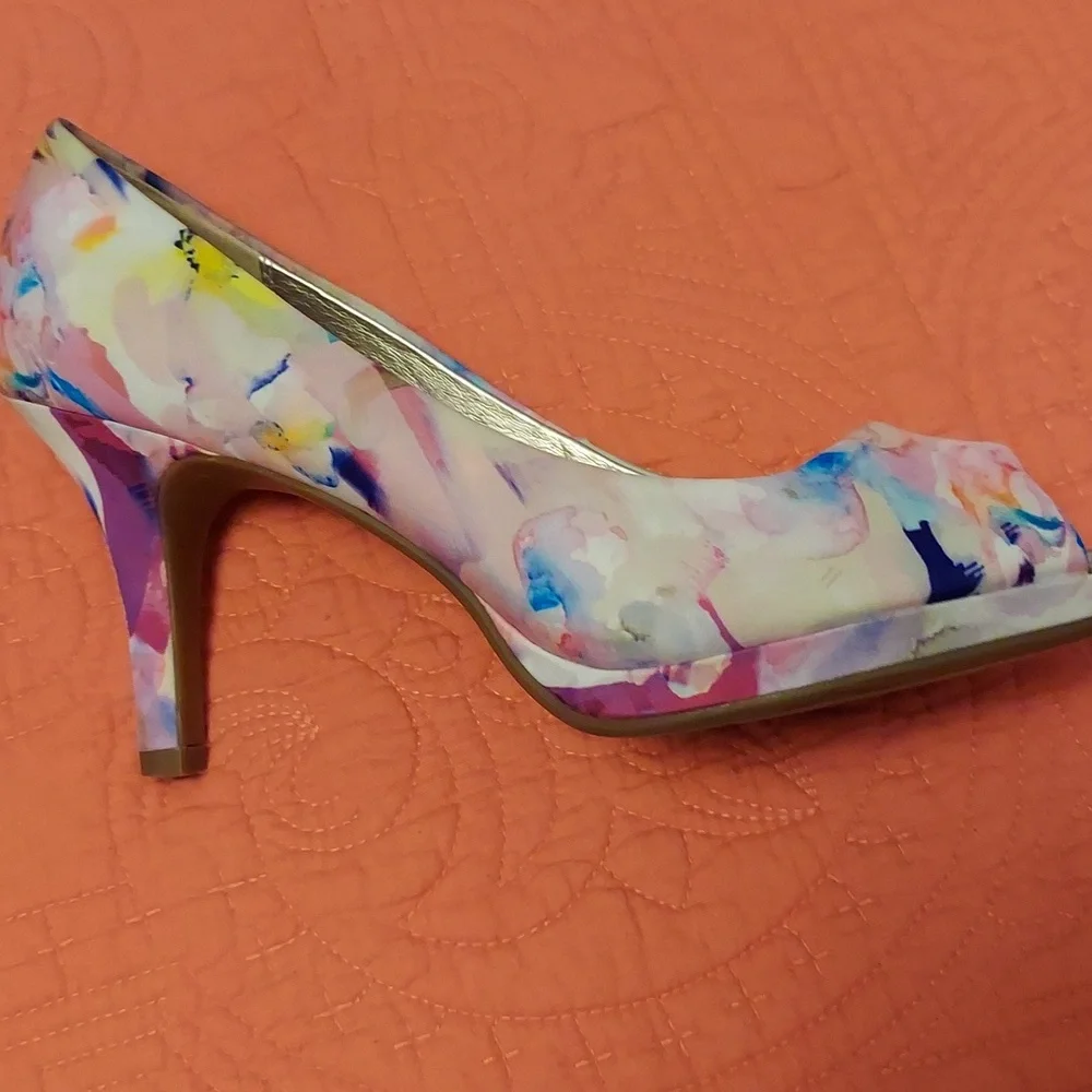 Shoes - Picture 3 of 4